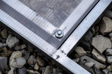 Metal bir çerçeve ile Polikarbonat bağlantı elemanları canı cehenneme. Sera yükleme