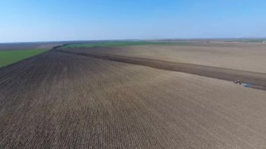 Traktör Ekim için alan topraklarında Tırmıklar