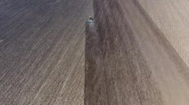 Traktör Ekim için alan topraklarında Tırmıklar