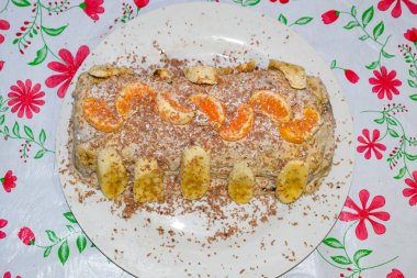 Kek muz ve çikolata ile serpilir mandalina,.