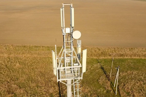 Equipment for relaying cellular and mobile signal. Cellular towe — Stock Photo, Image