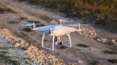 Yerden hovering dron,