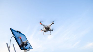 Quadrocopters 4 Phantom ve bunun için bir uzaktan kumanda. Quadrocopte