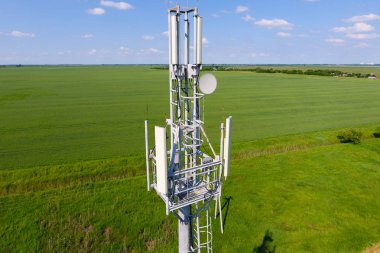 Hücresel kule. Hücresel ve telefon sinyal aktarımı için donatım