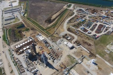 Birincil ve derin petrol rafine petrol rafineri tesisi. Ekipman 