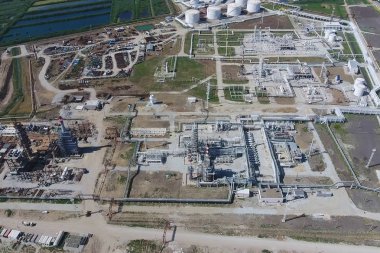 Birincil ve derin petrol rafine petrol rafineri tesisi. Ekipman 
