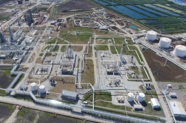 Birincil ve derin petrol rafine petrol rafineri tesisi. Ekipman 