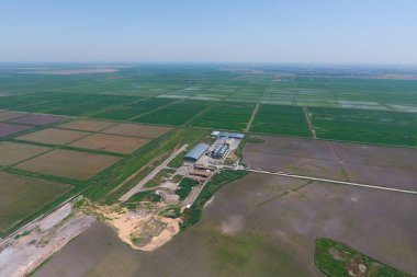 Tahıl kurutma ve depolama için bitki. Üst görünüm.