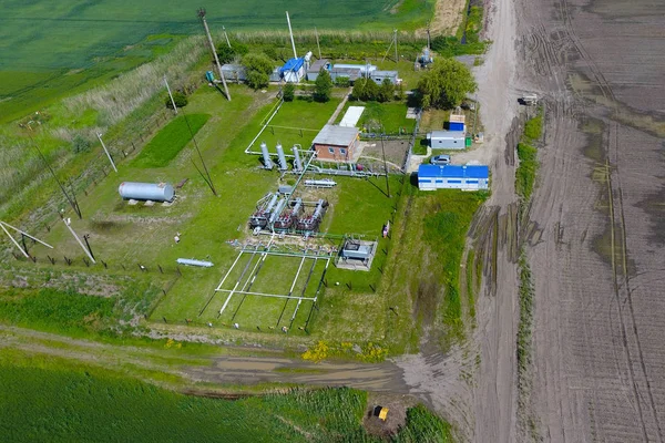 Kurutma gaz ve yoğuşma toplama donatımı. Üstten Görünüm. Üstten Görünüm petrol ayrılması için ekipman. Kurutma gaz ve yoğuşma toplama donatımı. Petrol sahası donanımları.