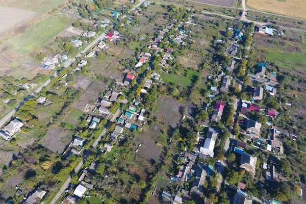 Vista superior del pueblo. Uno puede ver los techos de las casas y — Foto de Stock