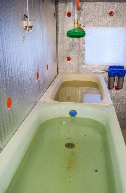 Balık kızartma için bir oda. Kızartma için banyo. Bir balık bakım evi.