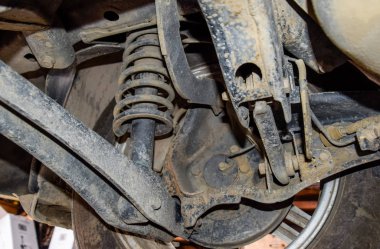 Alt görünümü bir araba.