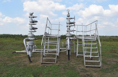 Bir petrol kuyusu donatım