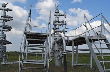 Bir petrol kuyusu donatım