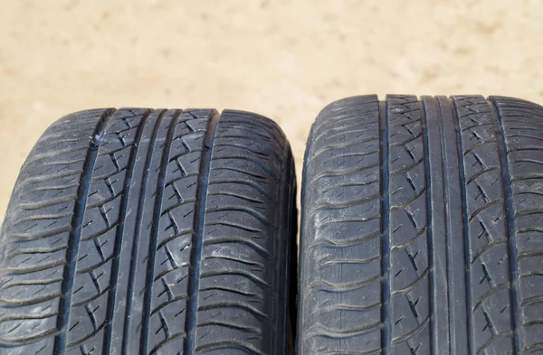 Roda do automóvel. Pneus de borracha. Borracha de verão para o carro. W — Fotografia de Stock