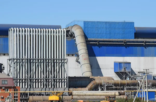 Большой завод по переработке металлолома — стоковое фото