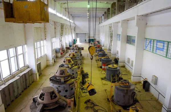 Motores de bombas de agua en una estación de bombeo de agua. Irrig de bombeo —  Fotos de Stock