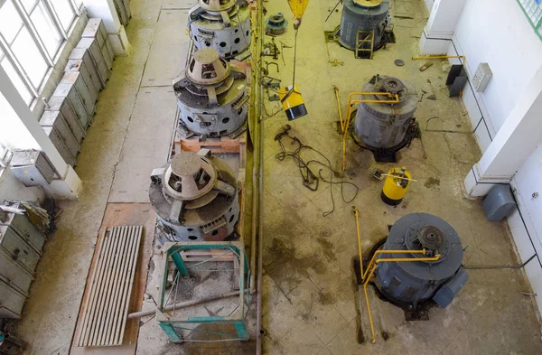 Motores de bombas de agua en una estación de bombeo de agua. Irrig de bombeo —  Fotos de Stock