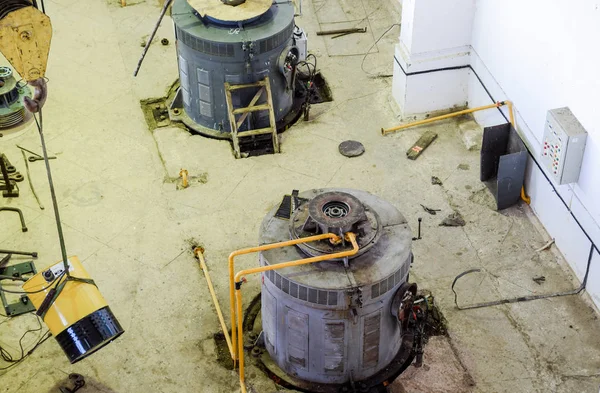Motores de bombas de agua en una estación de bombeo de agua. Irrig de bombeo —  Fotos de Stock