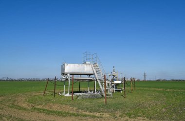 Ekipman ve petrol arama teknolojileri. Petrol kuyusu