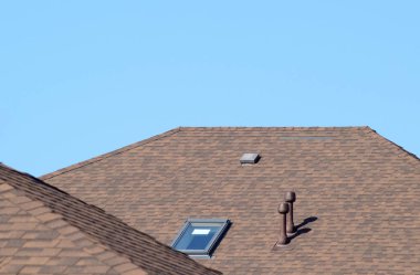 Bir çatıda Dekoratif metal kiremit