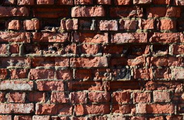 Zaman ve yağış tuğla duvar tarafından tahrip.