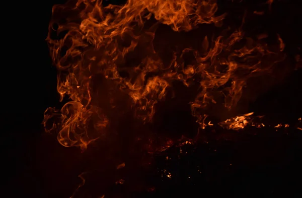 Burning of rice straw at night. — Stock Photo, Image