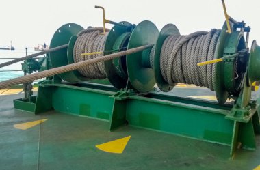 Gerilim kontrol ipleri mekanizmaları. Vinçler. Bir kargo gemisi veya bağlantı noktası güverte ekipmanları