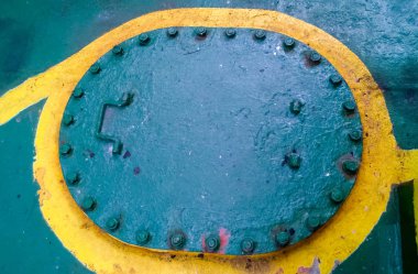 Teknolojik kapak geminin güvertesinde. Hizmeti girdileri.