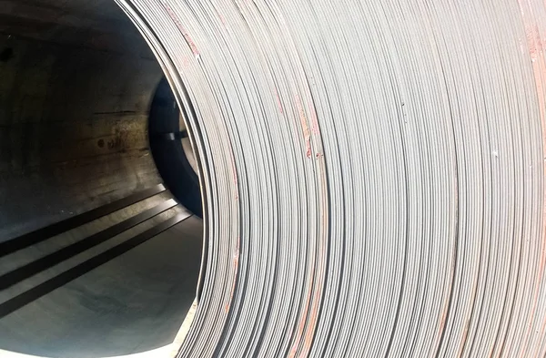 Steel sheets rolled up into rolls. Export Steel. Packing of stee — Stock Photo, Image