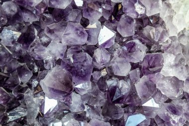 Ametist drkullanım, ametist kristaller görünümü yakın, değerli