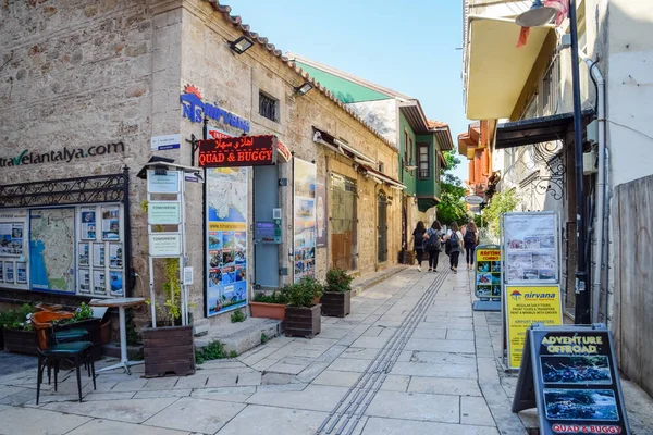 Ulice starego miasta Kaleici. Starożytna dzielnica w mieście Antalya. — Zdjęcie stockowe