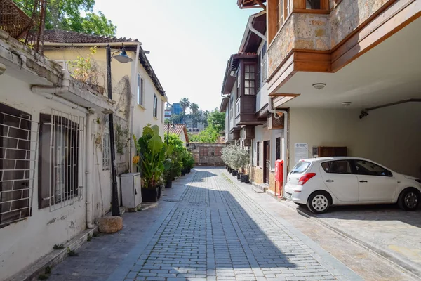 Le strade del centro storico di Kaleici. Antico distretto nella città di Antalya . — Foto Stock