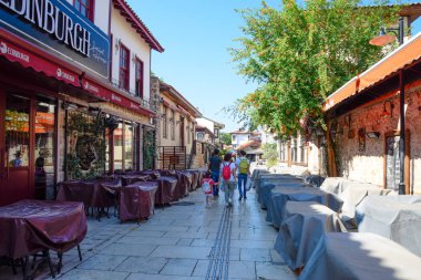 Kaleiçi 'nin eski kent sokaklarında. Antalya kentinde antik ilçe.