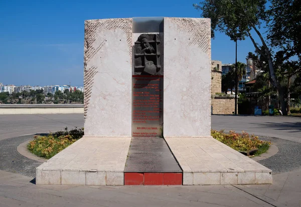 Politiek monument in Karaalioglu Park, Antalya. — Stockfoto