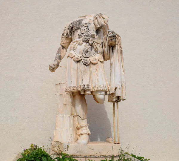Antik staty av kejsare av marmor. — Stockfoto