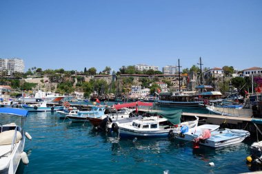 Antalya'nın eski limanı, Kaleiçi limanında gezi yatları.