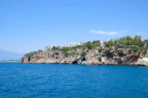 The coastline of Antalya, the landscape of city of Antalya is a view of the coast and the sea. — Stock Photo, Image