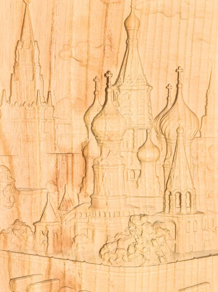 Intaglio del legno. Immagine in rilievo scolpita del Cremlino di Mosca su una tavola di legno — Foto Stock