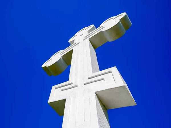 Ortodoxní křesťanské Petrem Pithartem na pozadí modré oblohy. — Stock fotografie