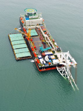 Boru döşeme mavnası