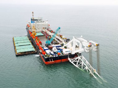 Boru döşeme mavnası