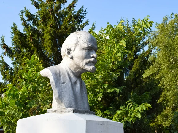 Gamla monument till Lenin — Stockfoto