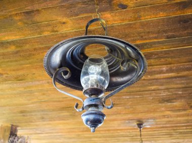 Ahşap tavan tavan lambası