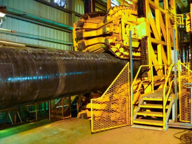 Boru hattı convair satırındaki istifleme için inişli çıkışlı. Hazırlık ve sualtı Doğalgaz boru hattı Meclisi atölye tutmak için mavna yatıyordu