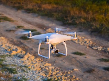 Yerden hovering dron,