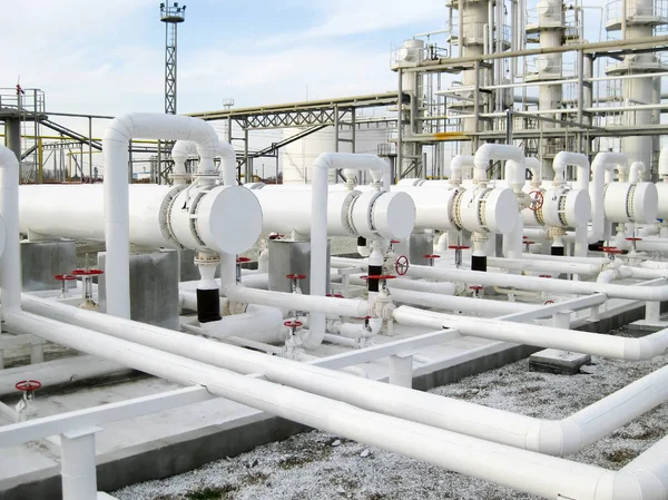 Heat exchangers in a refinery — Stock Photo, Image