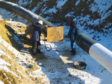 Bir petrol ve doğal gaz boru hattı inşaatı.
