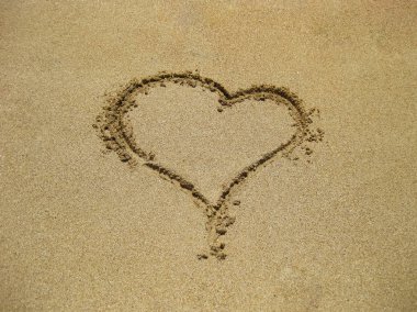 kum üzerinde kalp
