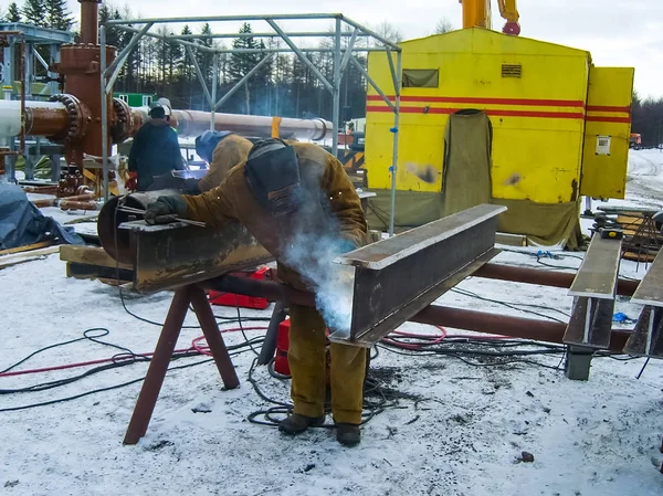 Safety at work. Welding and grinding of iron constructions. Industrial weekdays welders and fitters — Stock Photo, Image